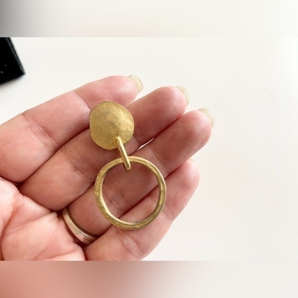 GOLDTONE Artisan Pierced Dangle Circle / Hoop Hammered Metal Earrings. - Picture 7 of 8